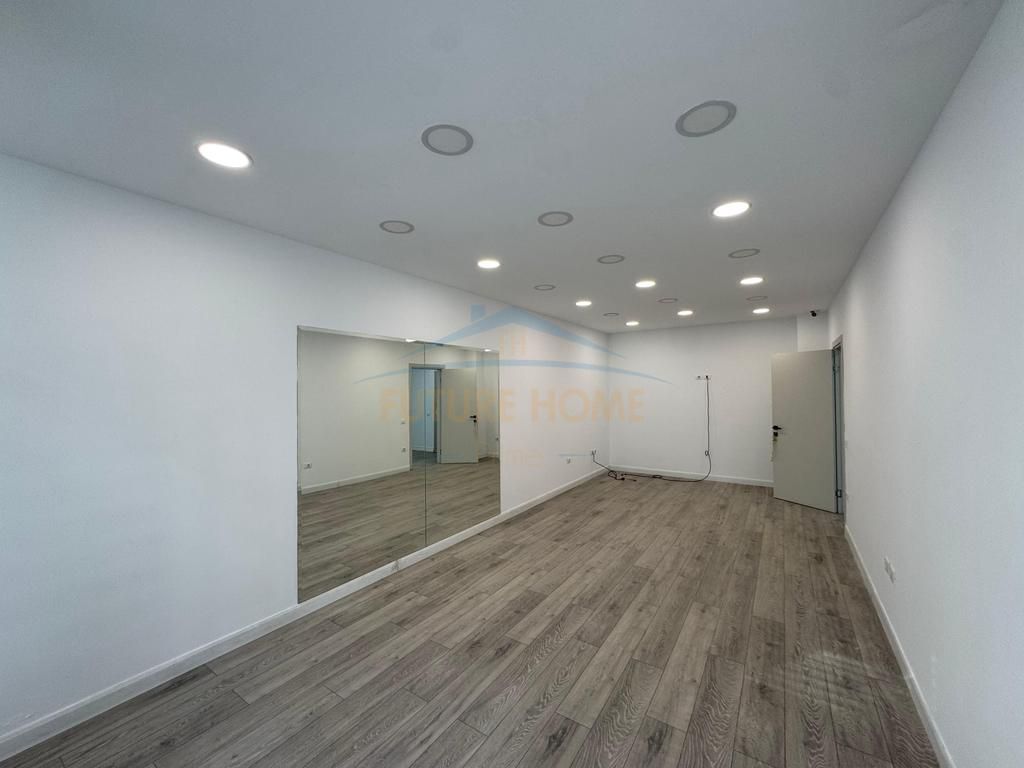 Qera , Ambjent Biznesi , Komuna e Parisit , Tirane