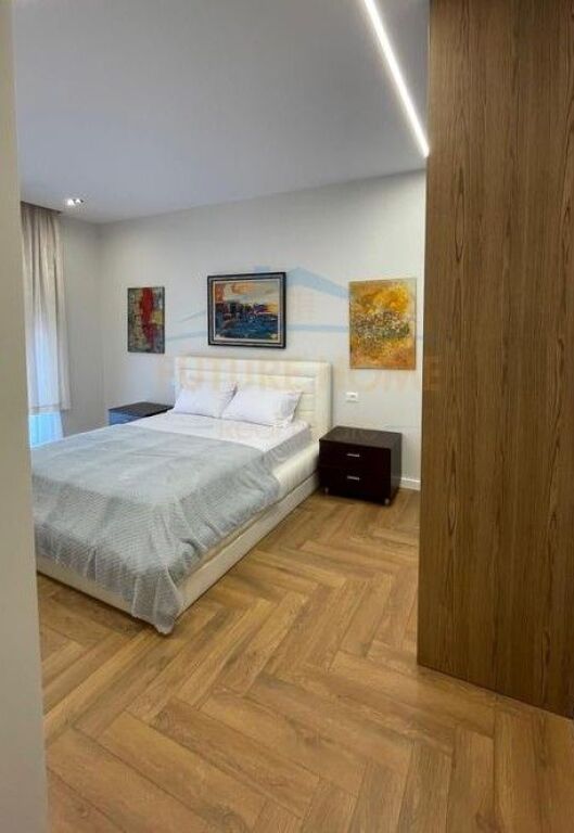 Qera , Apartament 2+1+POST PARKIMI , Pazari i Ri , Tirane
