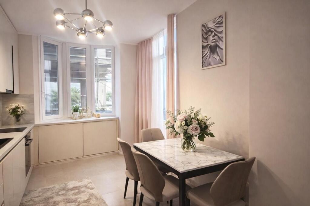 Apartament me qera buze shetitore Taulantia me pamje ballore deti ,1,000 euro / muaj