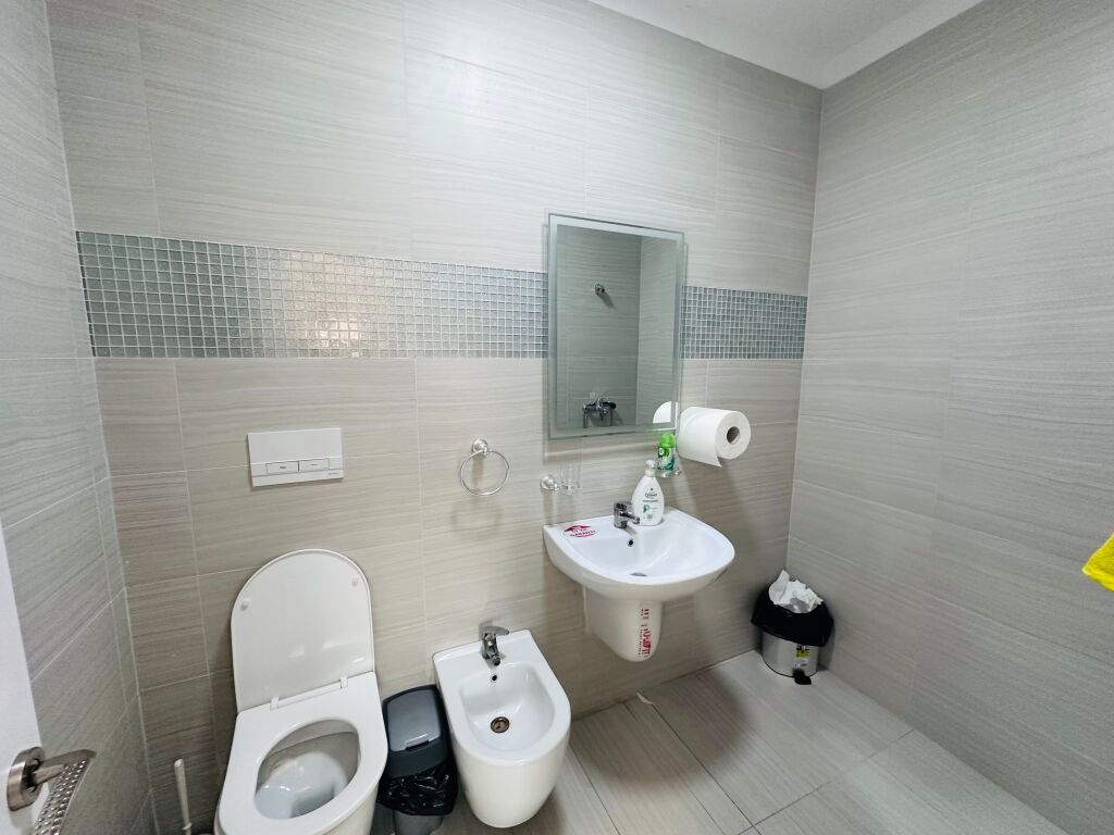 Locale per Ufficio in Affitto 2+1+1 Balcone