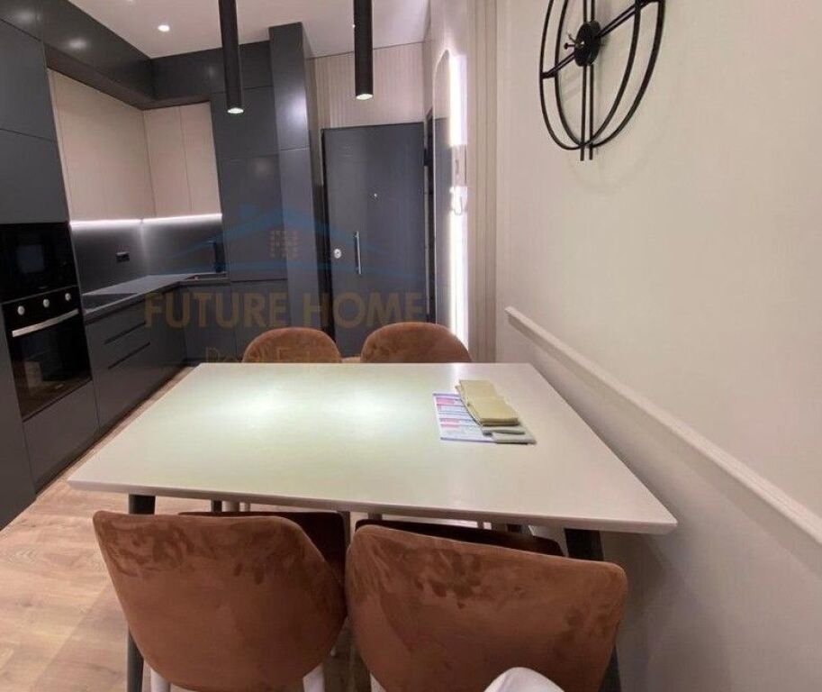 Affitto, Appartamento 1+1, Via Kavajes, Tirana.