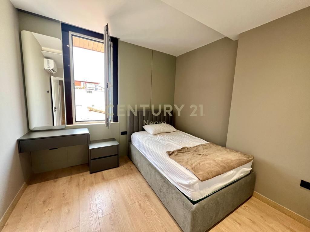 Rent, Kodra e Diellit, Modern Apartment 3+1+2 with Parking Space