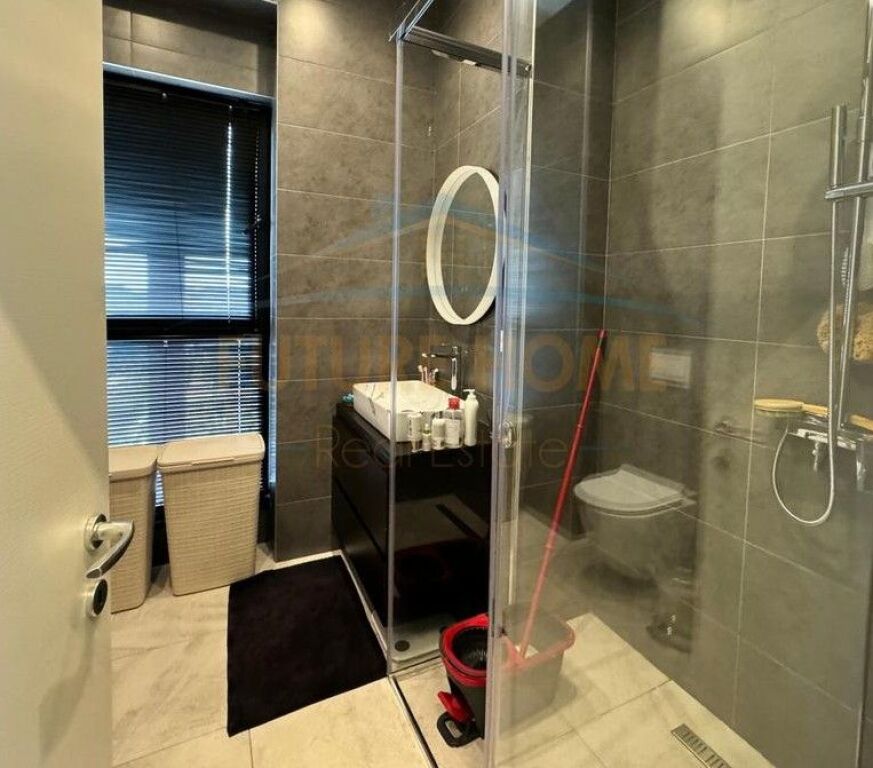 Shitet, Apartament 2+1+2, Tirana Garden Building, Tirane.