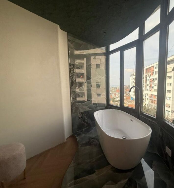 Shitet apartament modern 2+1+2