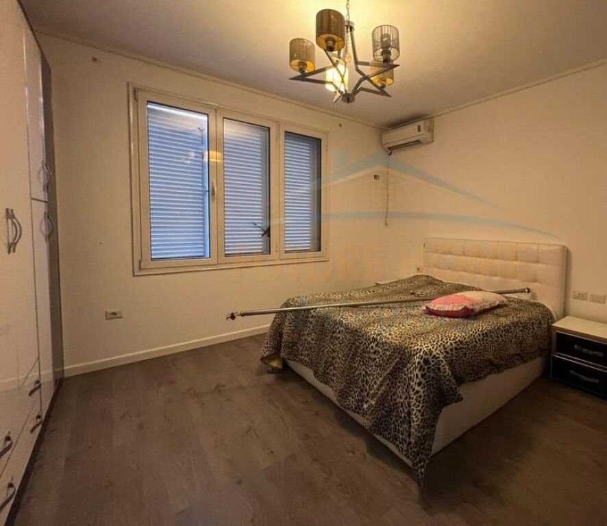 Qera, Shtëpi Private 2-Katëshe, Porcelan, Tiranë.