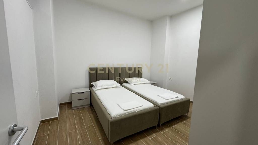 QENDER, APARTAMENT 2+1 PER QIRA