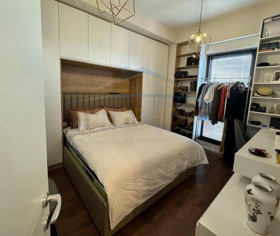 Shitet, Apartament 2+1+2, Tirana Garden Building, Tirane.