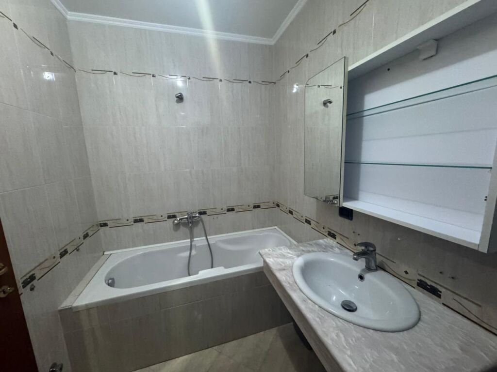Apartament me qera - Qender