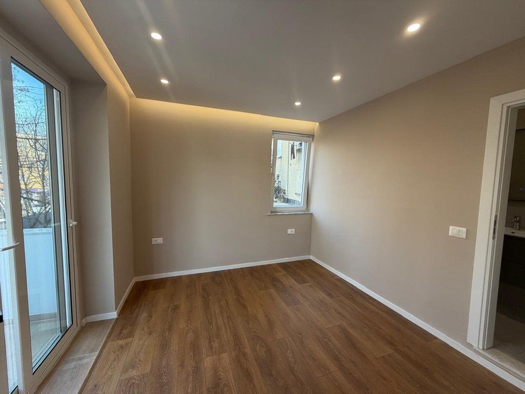 Shitet, Apartament 1+1 , Rruga Mine Peza, Tiranë