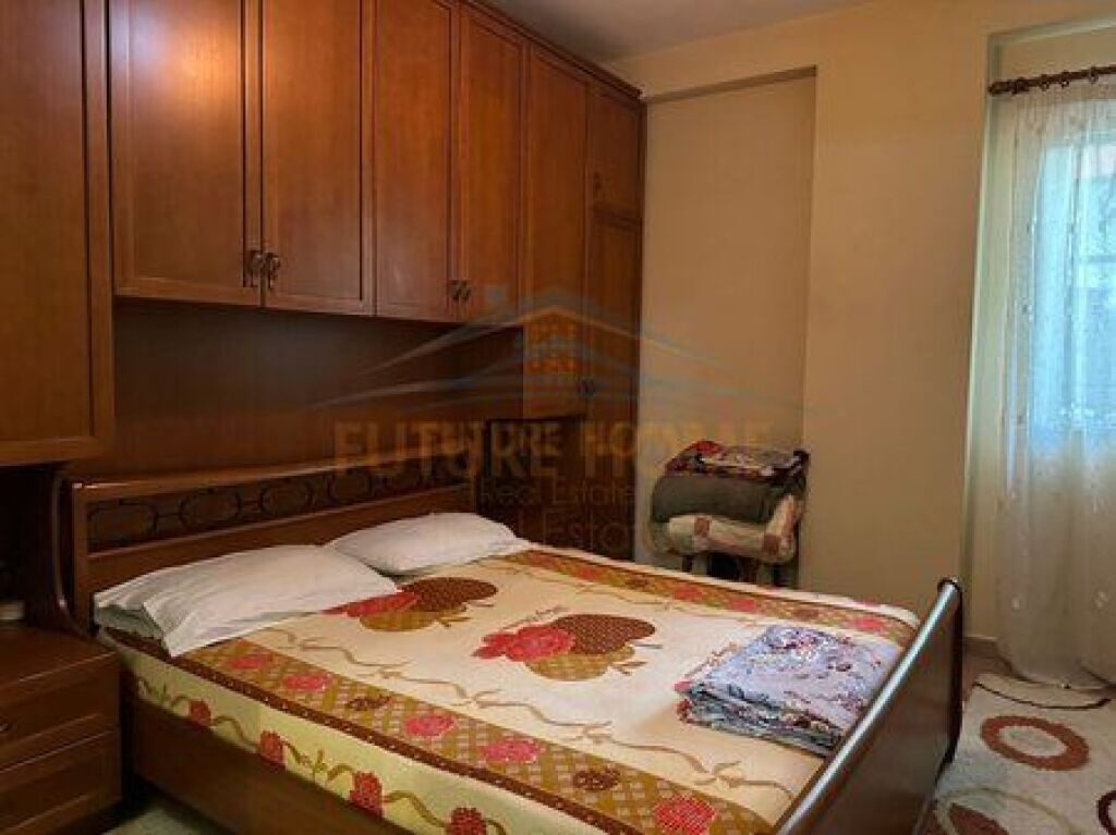 Shitet, Apartament 2+1+2, Rruga 5 Maji