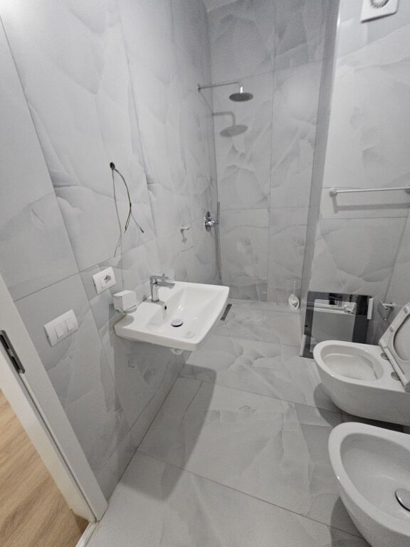 APARTAMENT ME QERA 1+1 ALI DEMI 400 EURO