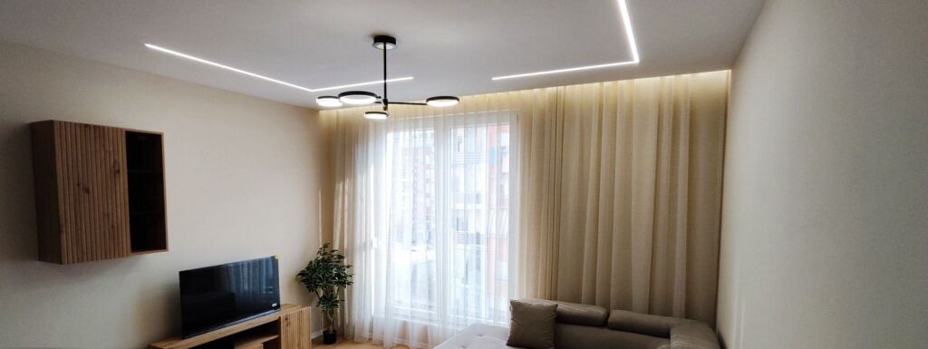 Jepet me qera Apartamenti 1+1 , rruga Petrela Stacioni i Trenit 700 Mije leke