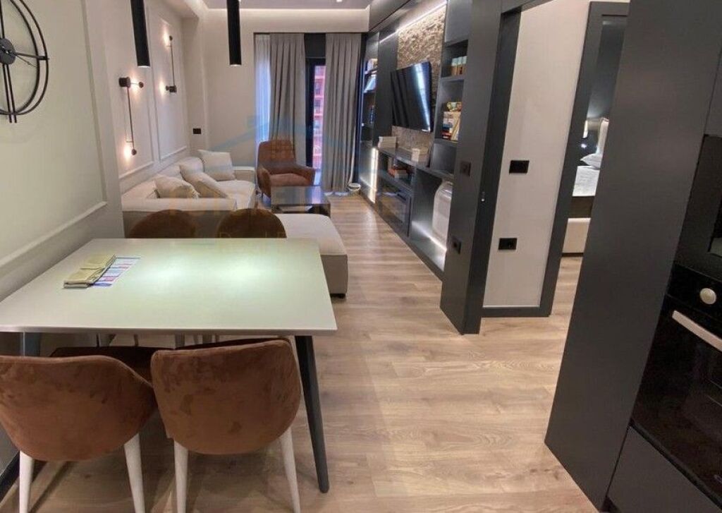 Affitto, Appartamento 1+1, Via Kavajes, Tirana.