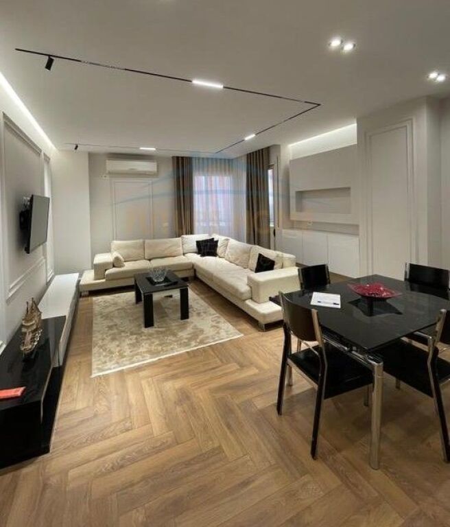 Qera , Apartament 2+1+POST PARKIMI , Pazari i Ri , Tirane