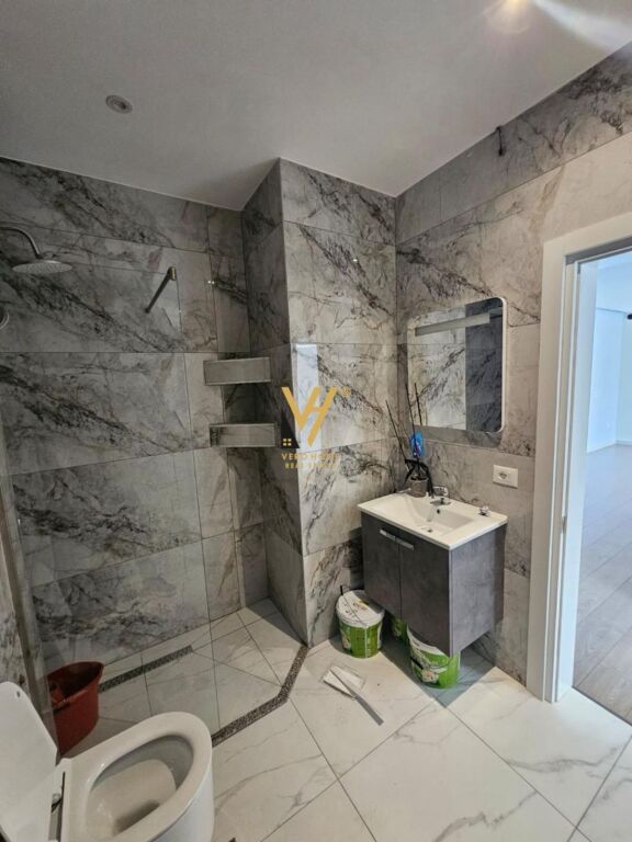 SHITET APARTAMENT 2+1+GARSONIERE TE ZOGU I ZI 295.000 EURO