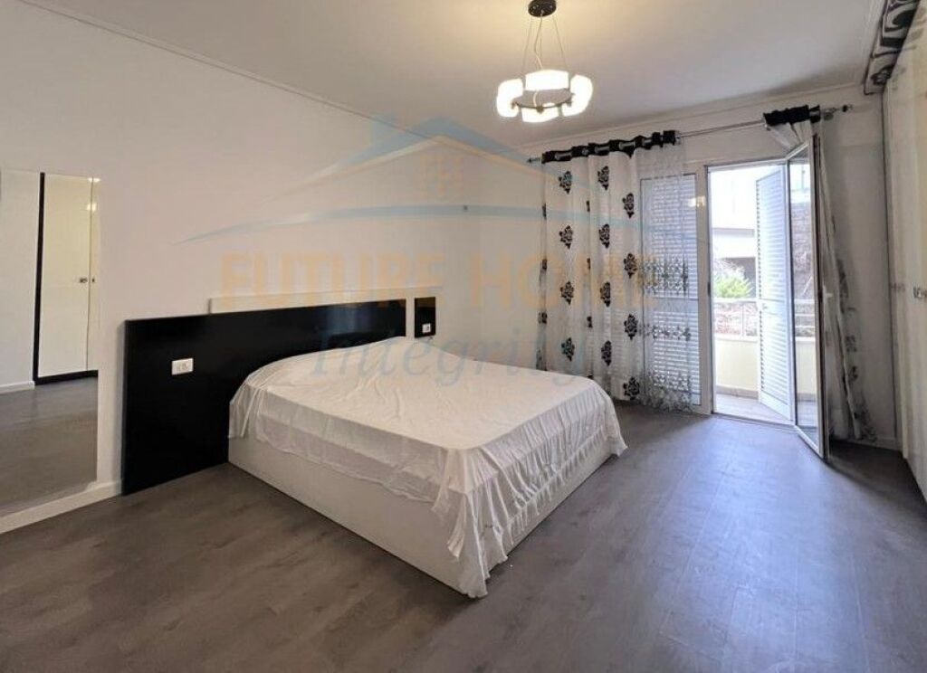 Qera, Shtëpi Private 2-Katëshe, Porcelan, Tiranë.