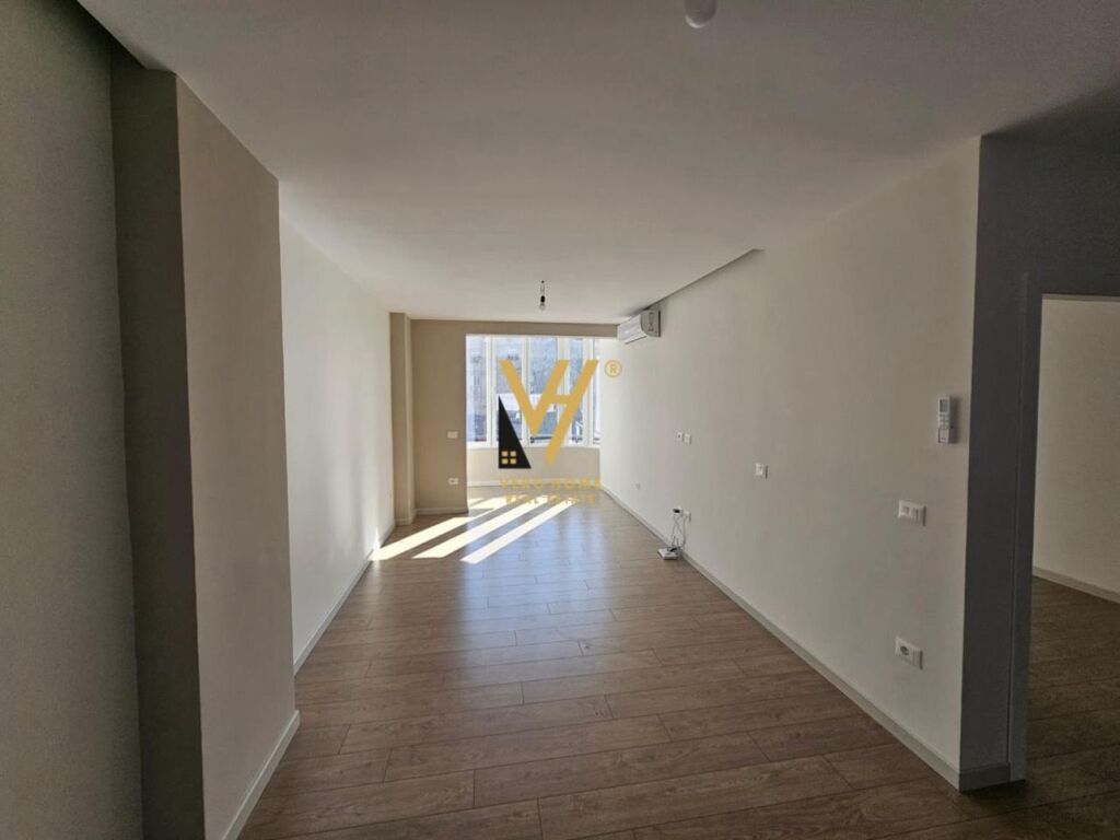 SHITET APARTAMENT 2+1+GARSONIERE TE ZOGU I ZI 295.000 EURO