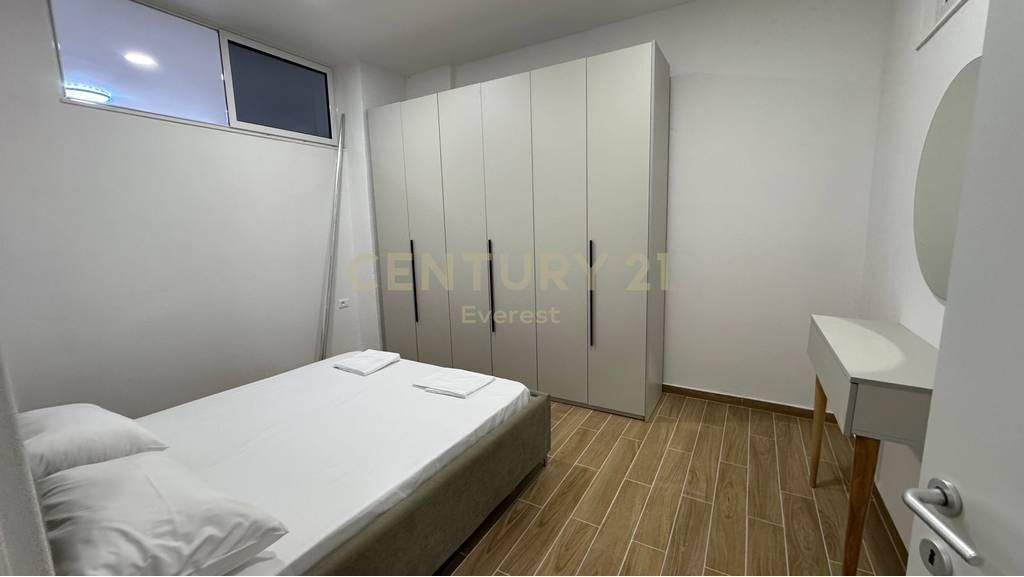 QENDER, APARTAMENT 2+1 PER QIRA