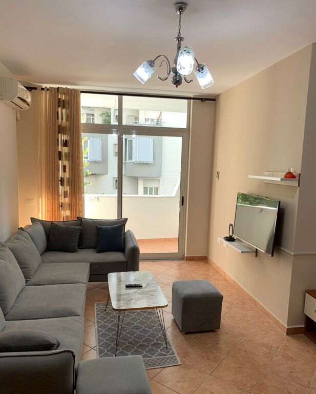 Jepet me qera Apartamenti 2+1 , Komuna Parisit, Kompleksi KiKa 1 650 mije leke