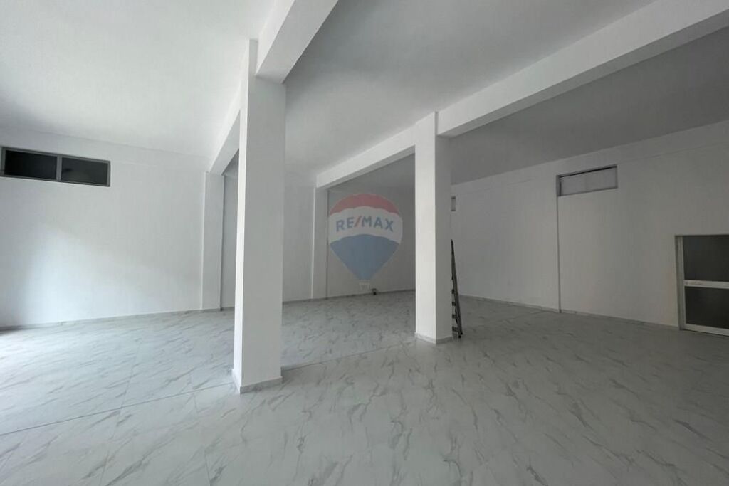 Dyqan me qira – Fusha Ali Demi, Tiranë