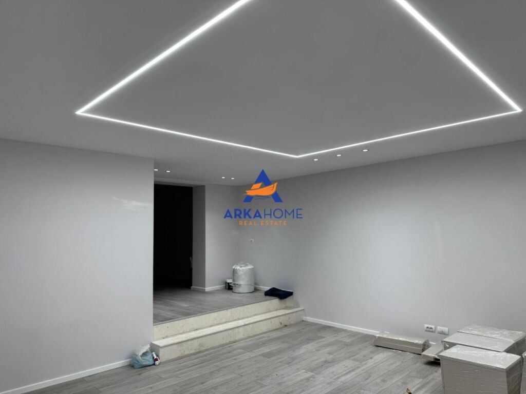 JEPET AMBIENT ZYRE ME QERA 70M2 " RRUGES SE SALES " 1500EURO