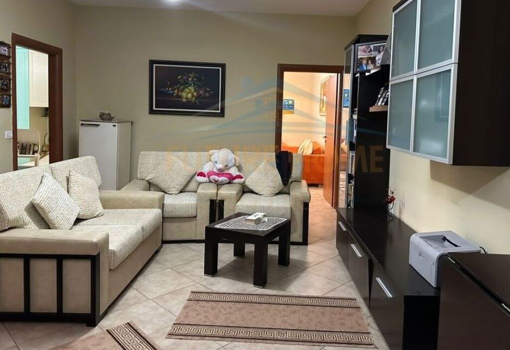 Shitet, Apartament 2+1+2, Rruga 5 Maji