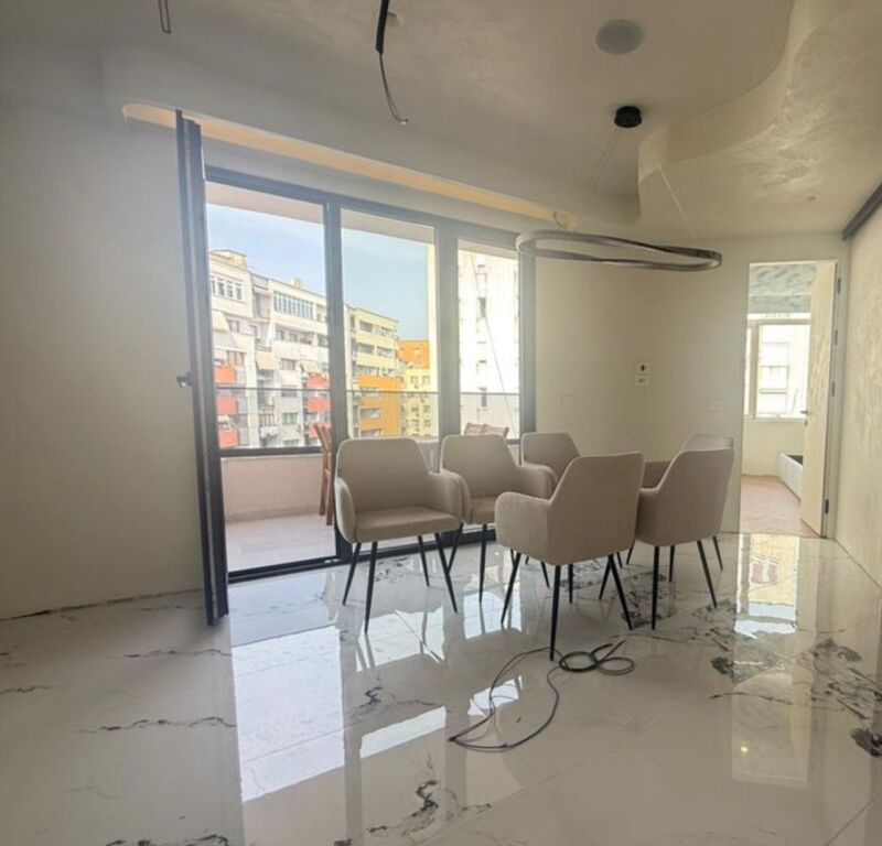 Shitet apartament modern 2+1+2