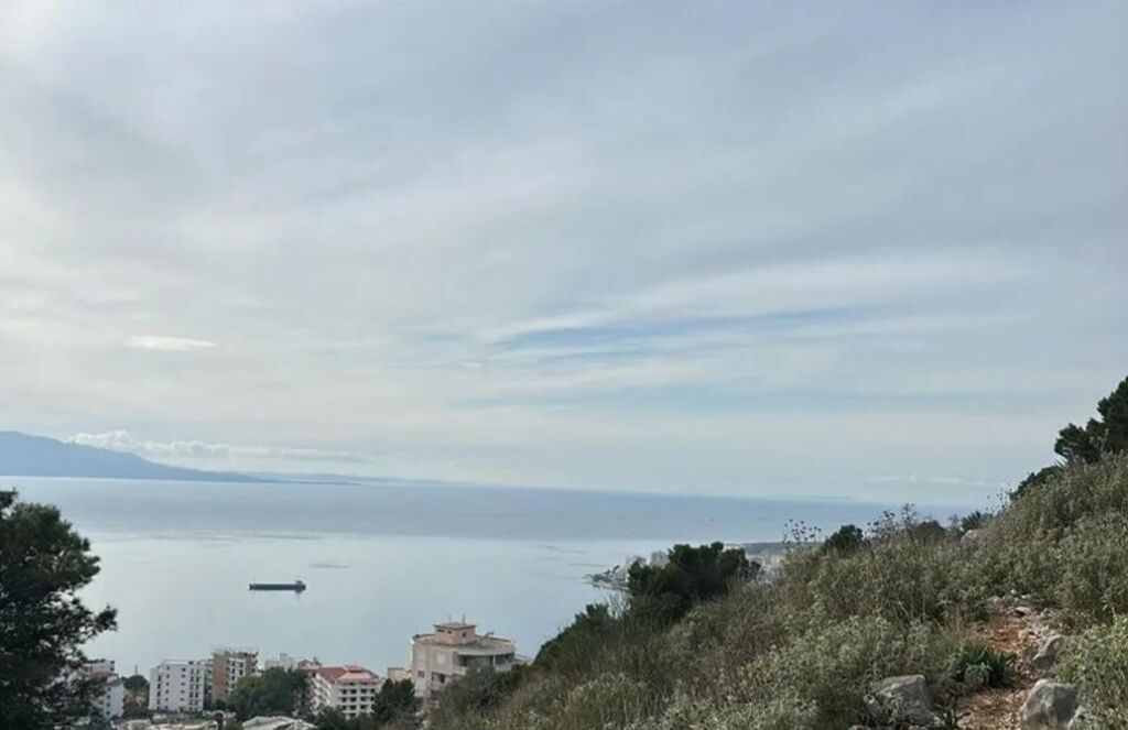 SHITET TRUALL NE SARANDE 250 M2