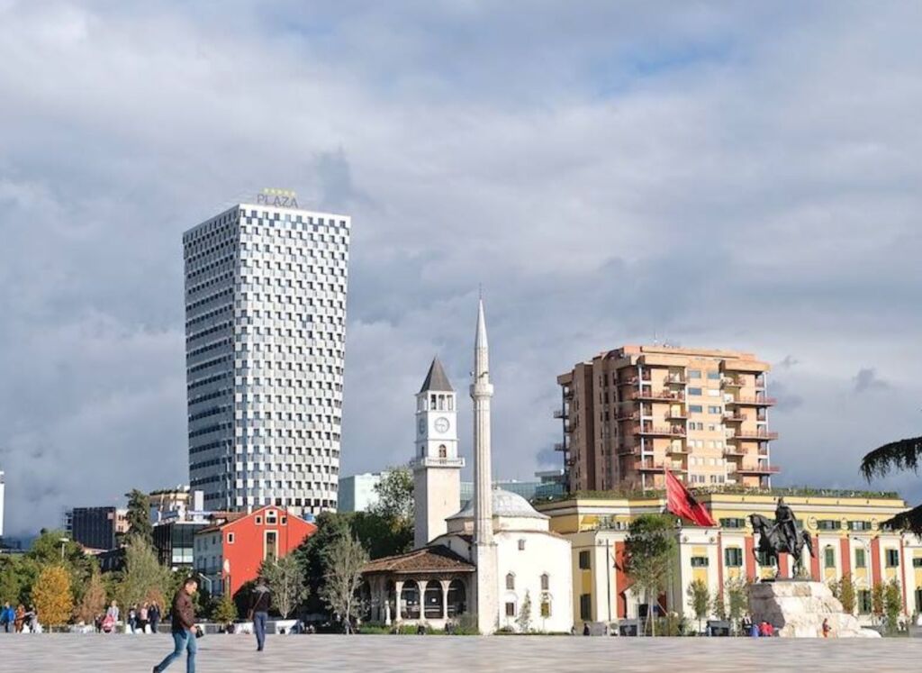 Jepet me qera ambient komercial kati 0