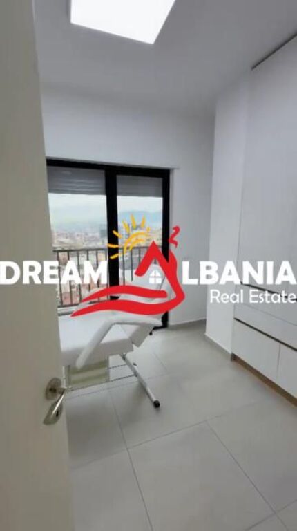 Shitet apartament 3+1+2 ne Rrugen e Dibres prane Vila Gold (ID 4131492)