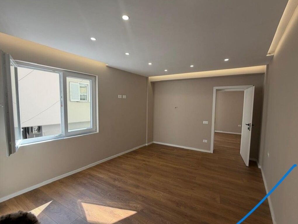 Shitet, Apartament 1+1 ,  Rruga Mine Peza