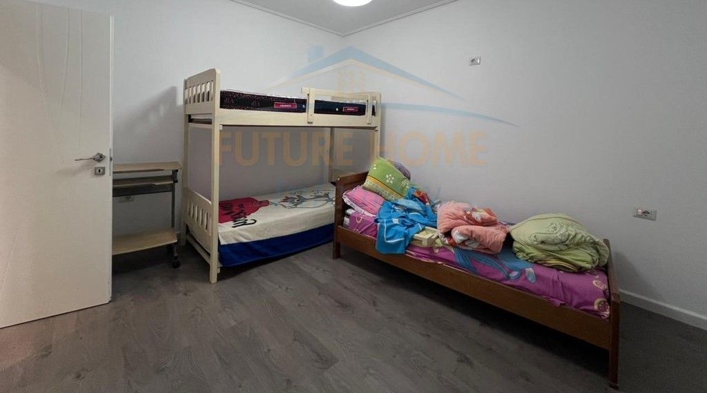 Qera, Shtëpi Private 2-Katëshe, Porcelan, Tiranë.