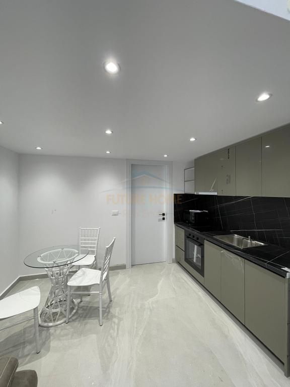 Qera, Apartament Loft, Fresku.