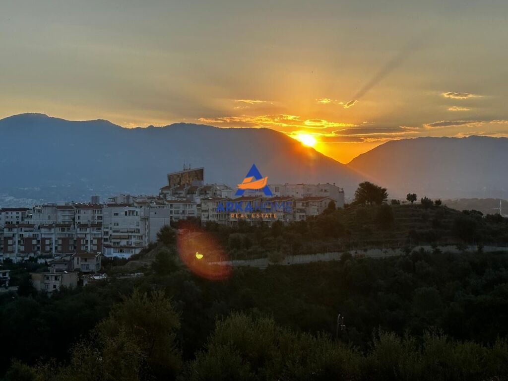 SHITET TRIPLEX " KODRA E DIELLIT 2 " 335.000 EURO