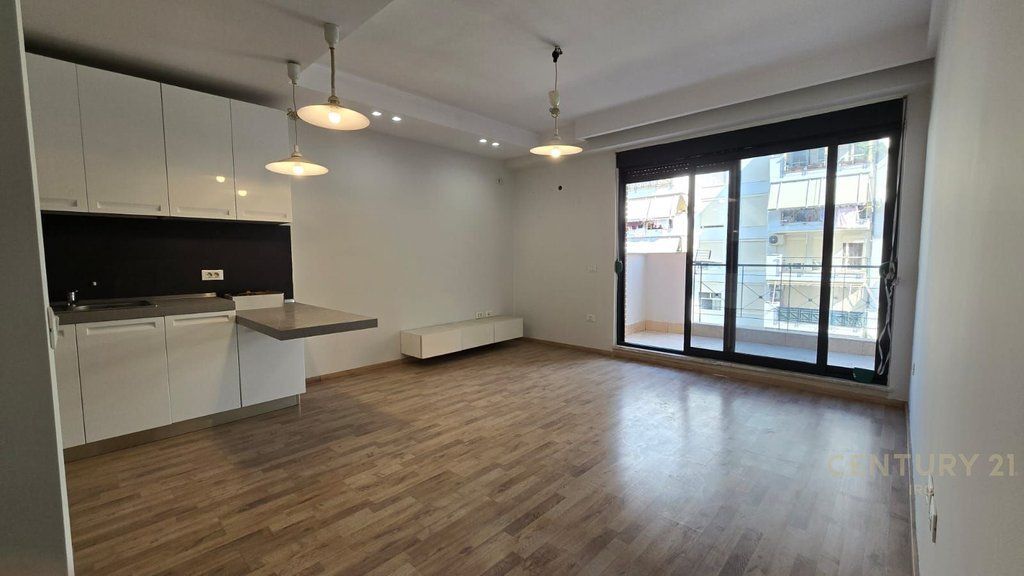 APARTAMENT 1+1 TEK KOMPLEKSI DELIJORGJI!