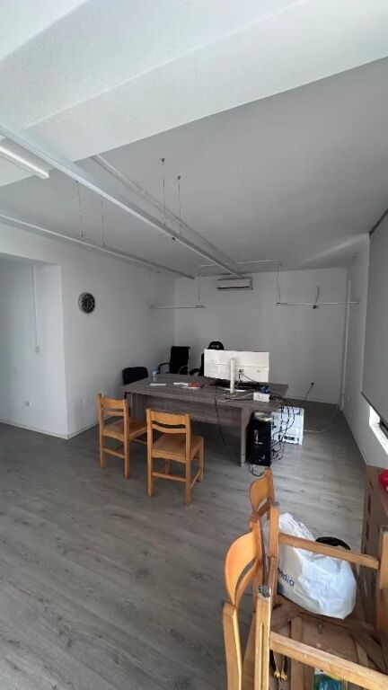 UFFICIO IN AFFITTO 116 M2 VASIL SHANTO 1.200 EURO