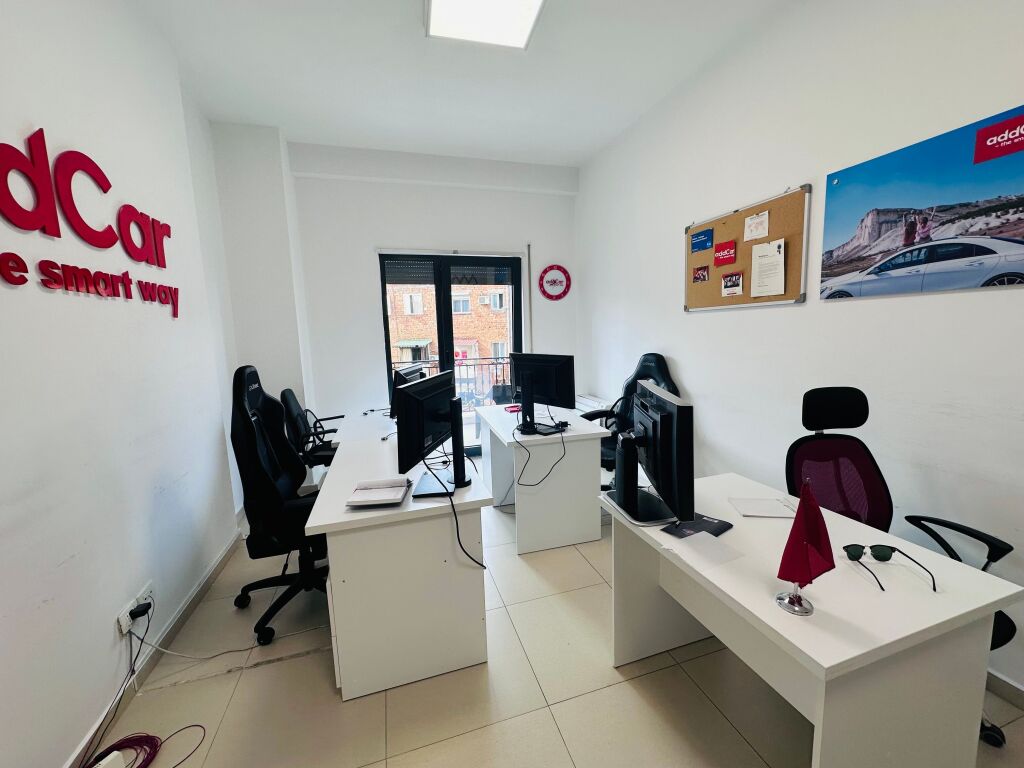 Locale per Ufficio in Affitto 2+1+1 Balcone