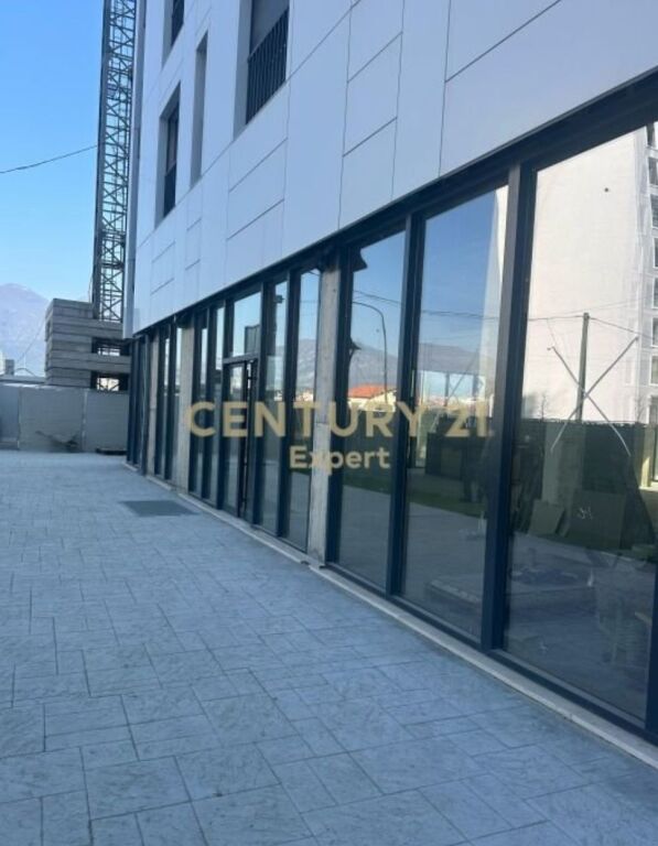 Jepet me qera ambient komercial