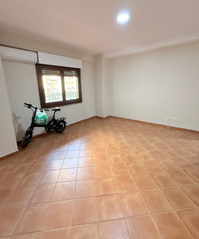 🏢 Ambient Zyre me Qira 3+1 – pranë Rrethit të Komunës📍