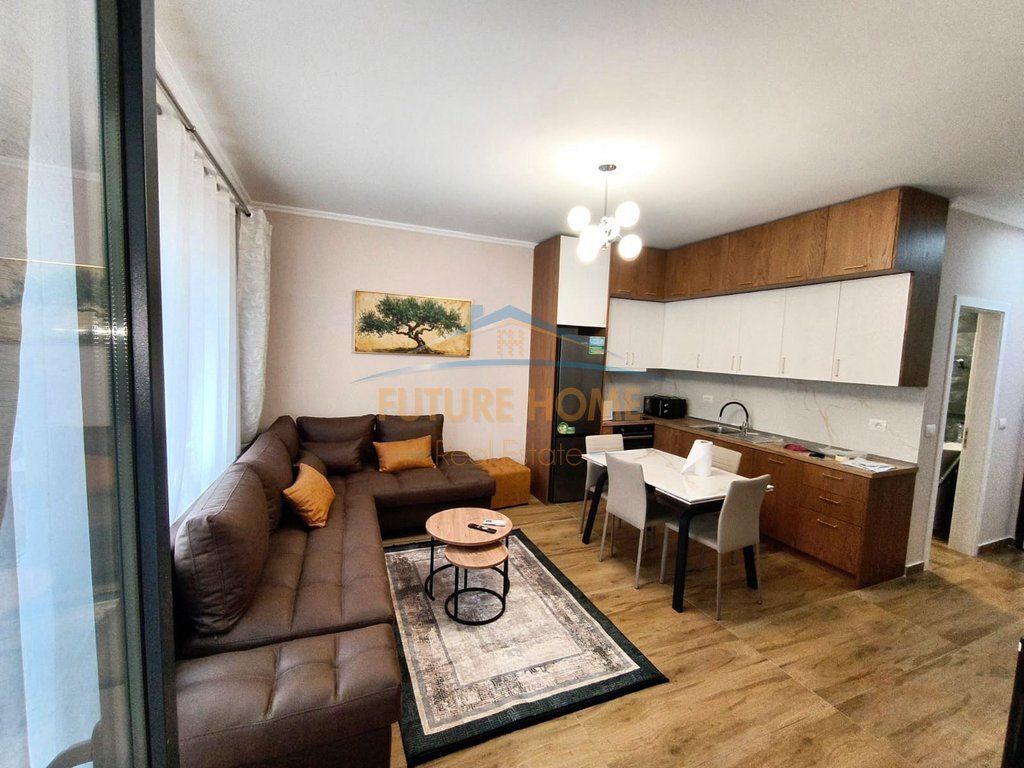 Qera, Apartament 1+1+Post Parkimi , Zogu i Zi, Tiranë 800 €