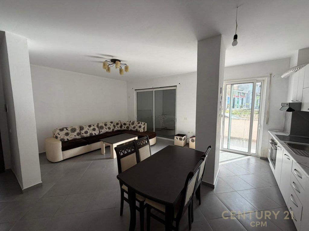 Apartament 2+1+2 në shitje pranë Kopshti Botanik i Tiranës dhe Xhamia e Kopshtit Botanik