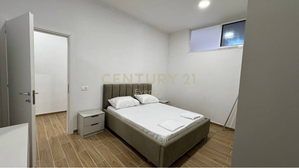 QENDER, APARTAMENT 2+1 PER QIRA