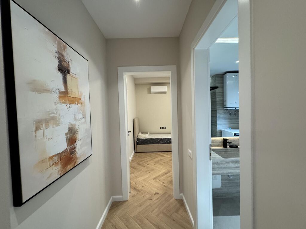 APARTAMENT MODERN PËR QIRA GARDEN BUILDING Rruga e Kavajes !