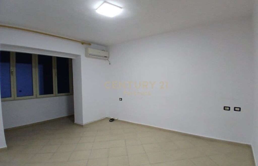 Appartamento in affitto vuoto 2+1, Ministero dell'Istruzione