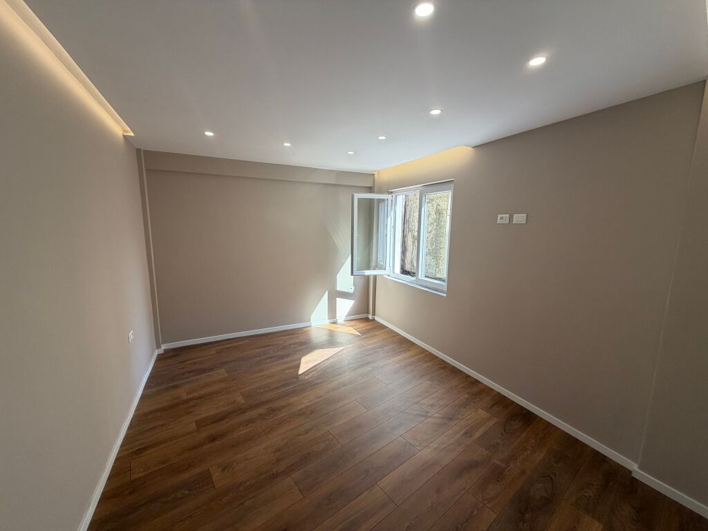 Shitet Apartament 1+1, Mine Peza