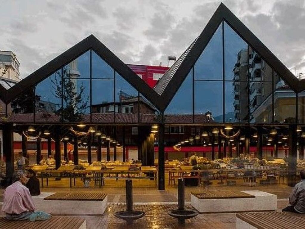 Jepet me qira zyre 1+1 tek Pazari i Ri.