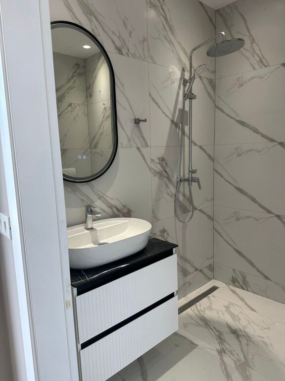 Apartament me Qera te Lake View