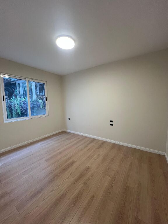 Apartamemt 3+1 per shitje prane kodres se diellit tek fondacioni eleonore