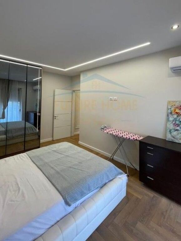 Qera , Apartament 2+1+POST PARKIMI , Pazari i Ri , Tirane