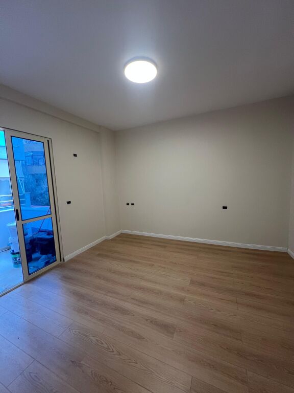 Apartamemt 3+1 per shitje prane kodres se diellit tek fondacioni eleonore